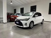 Usata Toyota Yaris Lounge 69 CV (50 kW) 2017 Bianco Berlina