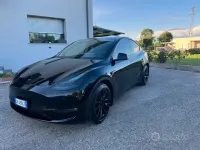 Usata Tesla Model Y 189 kW (258 CV) 2023 Nero SUV