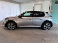 Usata Peugeot 208 GT 101 CV (74 kW) 2022 Nero Utilitaria