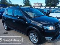 Begagnad Dacia Sandero Stepway 90 HK (66 kW) 2014 Svart Sedan