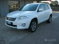 Usata Toyota RAV4 Executive 150 CV (110 kW) 2010 Bianco SUV