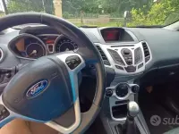 Usata Ford Fiesta 60 CV (44 kW) 2011 Bluazzurro Utilitaria
