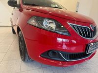 Usata Lancia Ypsilon Silver 69 CV (50 kW) 2021 Rosso Utilitaria