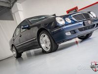 Usata Mercedes E430 Avantgarde 279 CV (205 kW) 2000 Blu Berlina