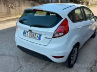 Usata Ford Fiesta 75 CV (55 kW) 2013 Bianco Berlina