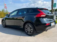 Usata Volvo V40 Business Edition 120 CV (88 kW) 2020 Nero Berlina