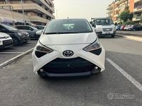 Usata Toyota Aygo Connect Style 72 CV (52 kW) 2020 Bianco Utilitaria