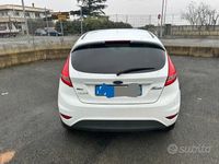 Usata Ford Fiesta 68 CV (50 kW) 2009 Bianco Utilitaria