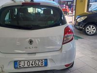 Usata Renault Clio III 75 CV (55 kW) 2011 Bianco Berlina