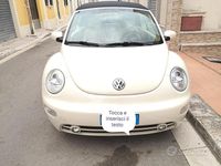 Usata VW New Beetle 101 CV (74 kW) 2005 Bianco Utilitaria