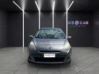 Usado Renault Clio II 75 CV (55 kW) 2009 Gris Berlina