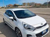 Usata Kia Rio 90 CV (66 kW) 2015 Bianco Berlina