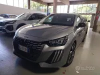 Usata Peugeot 208 Allure 101 CV (74 kW) 2025 Grigio Utilitaria