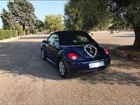 Usata VW New Beetle 105 CV (77 kW) 2007 Blu Utilitaria