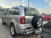 Usata Toyota RAV4 116 CV (85 kW) 2005 Grigio SUV