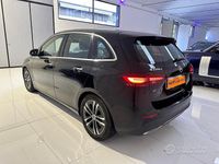 Gebraucht Mercedes 200 AMG line 190 PS (139 kW) 2023 Schwarz Van / Kleinbus