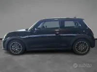 Usata Mini Cooper Essential 156 CV (114 kW) 2024 Nero / metallizzato Utilitaria