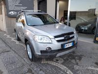 Usata Chevrolet Captiva 150 CV (110 kW) 2008 Grigio SUV