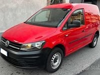 Usata VW Caddy Comfortline 122 CV (89 kW) 2017 Rosso Monovolume