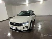Usata VW T-Roc Life 149 CV (109 kW) 2022 Beige SUV