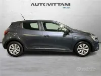 Usata Renault Clio V Life 91 CV (66 kW) 2022 Gray Berlina