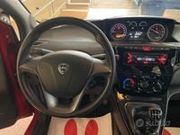 Usata Lancia Ypsilon Silver 69 CV (50 kW) 2017 Rosso Utilitaria