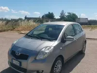 Usata Toyota Yaris Sol 69 CV (50 kW) 2005 Grigio Berlina