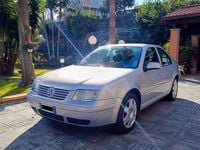 Usado VW Bora 116 CV (85 kW) 1999 Gris Berlina