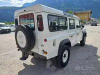 Usata Land Rover Defender 122 CV (89 kW) 2007 Bianco Station wagon