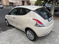 Usata Lancia Ypsilon Gold 69 CV (50 kW) 2016 Beige Utilitaria