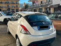 Begagnad Lancia Ypsilon 95 HK (69 kW) 2012 Vit Halvkombi