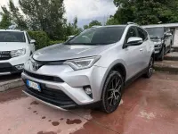 Usata Toyota RAV4 Lounge 143 CV (105 kW) 2016 Argento SUV