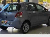 Usata Toyota Yaris 65 CV (47 kW) 2010 Grigio Utilitaria