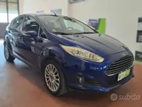 Usado Ford Fiesta Titanium 75 CV (55 kW) 2014 Azul Utilitario