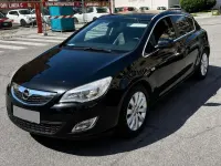 Usata Opel Astra Cosmo 110 CV (80 kW) 2010 Nero Berlina
