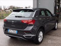 Usata VW T-Roc Style 110 CV (80 kW) 2022 Grigio metallizzato SUV
