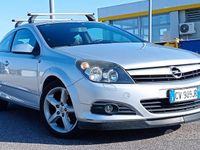Usata Opel Astra GTC Enjoy 101 CV (74 kW) 2005 Grigio Berlina