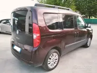Usata Fiat Doblò 120 CV (88 kW) 2011 Rosso Monovolume