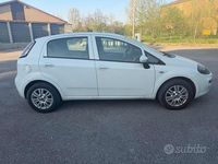 Usata Fiat Punto Lounge 77 CV (56 kW) 2015 Bianco Utilitaria
