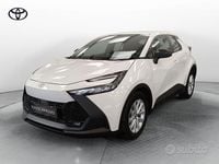 Usata Toyota C-HR Active 140 CV (102 kW) 2024 Bianco SUV