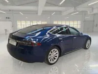 Usata Tesla Model S 158 kW (215 CV) 2020 Blu/azzurro Utilitaria