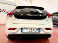 Usata Volvo V40 Momentum 120 CV (88 kW) 2018 Bianco Berlina