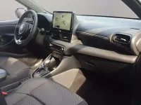 Usata Toyota Yaris Hybrid Lounge 131 CV (96 kW) 2026 Silver met Berlina