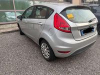 Usata Ford Fiesta 82 CV (60 kW) 2010 Argento Utilitaria
