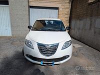 Usata Lancia Ypsilon 60 CV (44 kW) 2015 Bianco Utilitaria