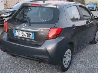 Usata Toyota Yaris 69 CV (50 kW) 2017 Grigio Utilitaria