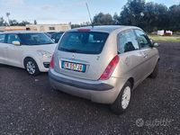 Usata Lancia Ypsilon 60 CV (44 kW) 2004 Grigio Utilitaria