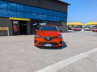 Usata Renault Clio V Equilibre 67 CV (49 kW) 2023 Orange / metallizzato Berlina