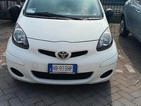 Usata Toyota Aygo 67 CV (49 kW) 2011 Bianco Utilitaria