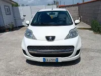 Usata Peugeot 107 68 CV (50 kW) 2010 Bianco Utilitaria